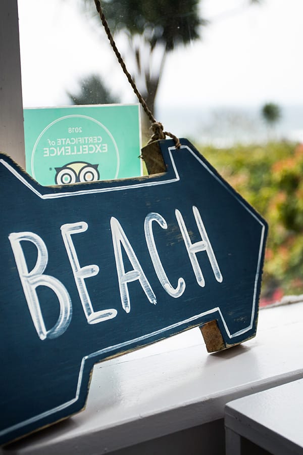 Sign to the beach